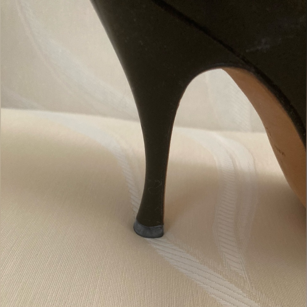 MANOLO BLAHNIK Black Heels. Size 38-1/2. Made in Italy. - Picture 3 of 4